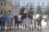 Николаевцы обещают перекрыть движение у ГУНП, если не накажут полицейских, причастных к избиению общественника