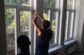 На Николаевщине в школах пилили и демонтировали окна, установленные фирмой депутата горсовета