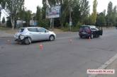 В Николаеве «Фольксваген» врезался в электромобиль «Ниссан» 