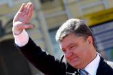 В Николаеве Порошенко издали помахал протестующим и уехал на «Зорю»