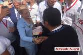 К приезду Юлии Тимошенко у офиса «Батьківщини» в Николаеве высадили деревья