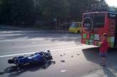В Киеве мотоцикл "влетел" в троллейбус, есть пострадавшие