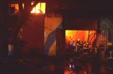 В Одессе при тушении пожара на СТО пострадали спасатели, на которых рухнула крыша