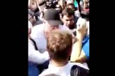 "Ты кровью будешь истекать": Жириновский ударил мужчину на акции в Москве. ВИДЕО