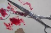 В Киеве школьник разбил учительнице голову и воткнул в спину ножницы
