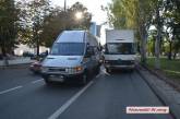 В центре Николаева водитель маршрутки решил «проучить» водителя «Мерса» - автомобили столкнулись