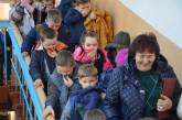 Во Львове эвакуировали в церковь 437 учеников из-за запаха газа в школе