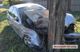 В Николаеве BMW врезался в Hyundai и влетел в дерево: пострадал один человек
