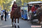 С лошадьми и танцами: в центре Николаева прошло театрализованное цыганское шествие. ФОТО