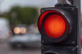 Как ездят в Николаеве: «На красный сигнал светофора, не стесняясь полиции». ВИДЕО 