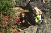 На Николаевщине спасатели помогли туристке, которая сломала ногу на крутом склоне