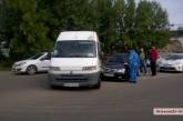 На въезде в Николаев столкнулись микроавтобус и легковушка