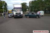 В Николаеве столкнулись «БМВ» и «Жигули»: пострадала 90-летняя женщина