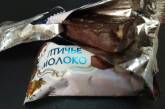 Жительница Николаева по акции купила в магазине конфеты с плесенью. ФОТО