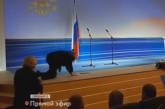 Жириновский упал во время инаугурации его соратника. ВИДЕО