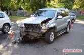 В центре Николаева пьяный на «Мазде» врезался в «Тойоту Прадо»: пострадал пассажир