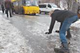 В Николаеве мало соли для борьбы с гололедом — в Киеве обеспокоены, что зима парализует город 