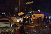 В Тернополе автобус раздавил полицейское авто: пострадал правоохранитель. ВИДЕО