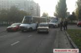 В Николаеве на проспекте огромная пробка: столкнулись троллейбус и «Жигули»