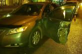 В Николаеве троллейбус выломал двери  автомобилю "Тойота"