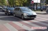 В Николаеве столкнулись сразу три автомобиля: на проспекте огромная пробка