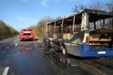 Под Днепром во время движения загорелся автобус с людьми