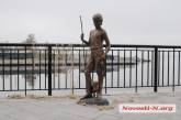  Мэр Сенкевич надеется, что руки николаевцев отполируют новую статую «Мальчика-рыбака» 