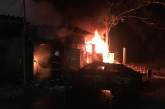В Варваровке из-за короткого замыкания сгорели несколько гаражей