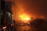 В Южном пылает масштабный пожар на маслоперерабатывающем заводе