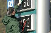 Сети АЗС вновь снизили цены на бензин