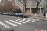 Как паркуются в Николаеве: автомобиль на «зебре» едва не спровоцировал ДТП 