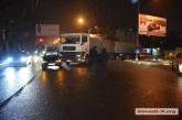 В Николаеве столкнувшиеся грузовик и "Опель" заблокировали движение по проспекту 