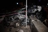 В Киеве авто на скорости вылетело на обочину и снесло столб, водитель погиб