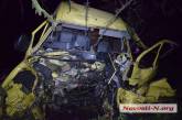 На трассе под Николаевом столкнулись фура и микроавтобус — погиб водитель 