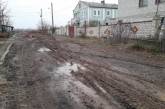 «По колено в грязи»: в Николаеве после укладки дренажной системы улица стала не проездной
