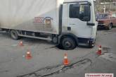 В Николаеве грузовик «МАН» провалился под асфальт