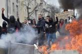 Полиция Парижа применила силу против протестующих