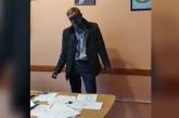 В Житомире чиновника прямо в кабинете облили зеленкой