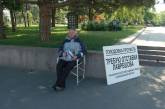 На центральной площади Николаева вторые сутки голодает генеральный директор судостроительного завода ОБНОВЛЕНО
