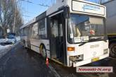 В центре Николаева маршрутный автобус врезался в ВАЗ: движение затруднено