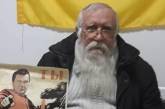 В Мариуполе задержан пенсионер, клеивший плакаты с Януковичем. ВИДЕО