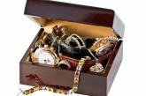 У профессора университета "Украина" украли коллекцию старинных часов и золотые коронки