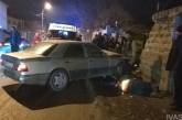 В Одессе Mercedes протаранил забор и сбил рабочих коммунальной службы. ВИДЕО