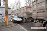 В центре Николаева столкнулись грузовик и «Опель» - в районе Пушкинского кольца пробки