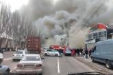 В Одессе загорелся склад "Новой почты" - дым охватил всю улицу. Видео