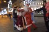В центре Одессы два Деда Мороза устроили драку. ВИДЕО