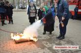 В Николаевском соборе бабушек учили тушить пожар. ФОТО