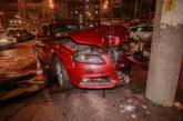 В центре Киева Audi столкнулась с Volkswagen и врезалась в столб: пострадала девушка