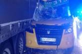 На выезде из Киева маршрутка влетела в грузовик: 1 человек погиб, трое в больнице