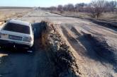 Кировоградская трасса сегодня: непролазная грязь и огромные ямы с водой. Видео